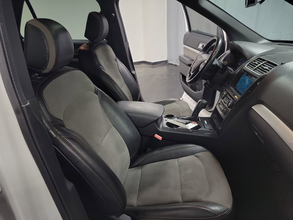 Used 2017 Ford Explorer XLT w/ Equipment Group 202A image 24