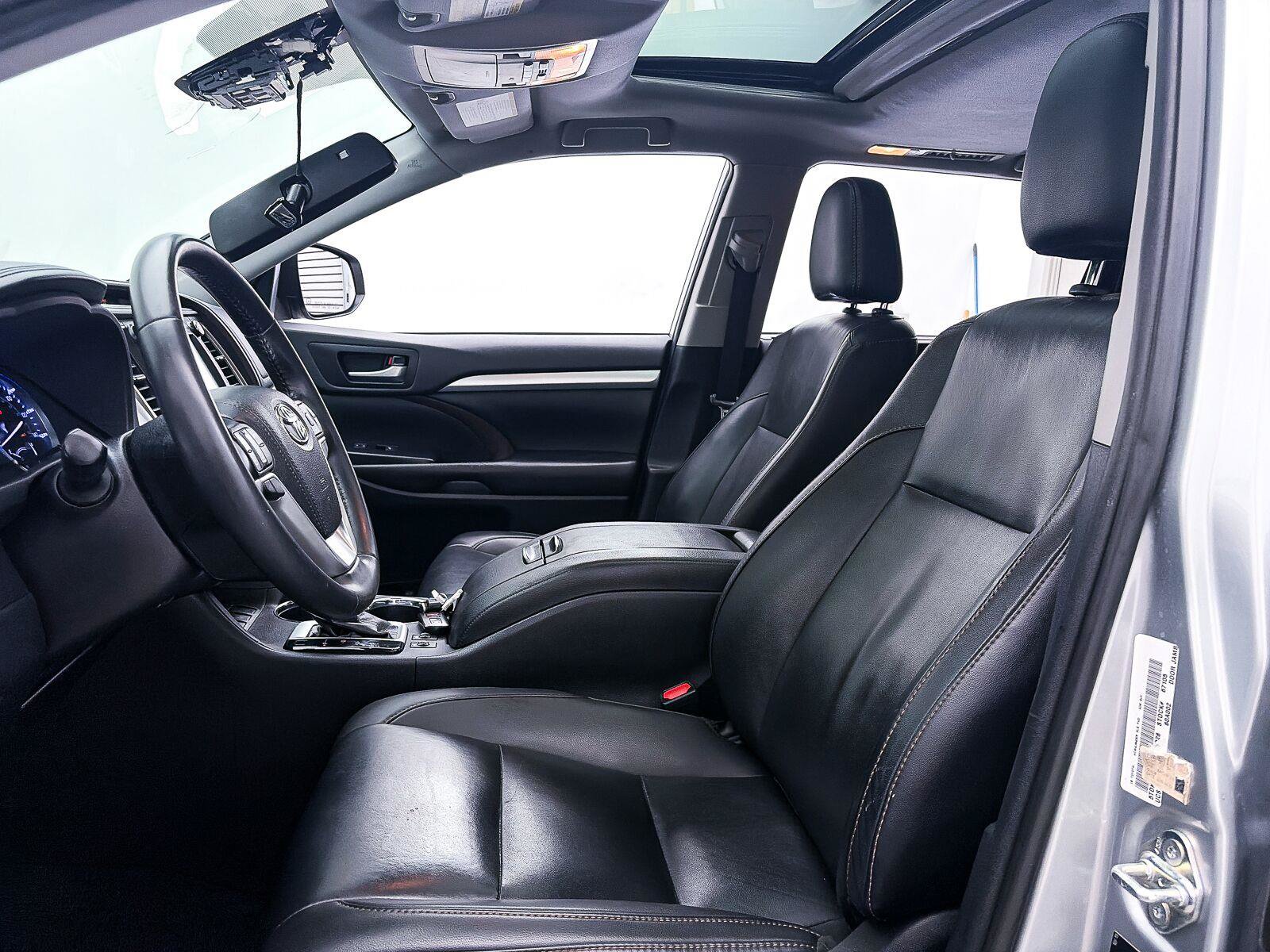 Used 2019 Toyota Highlander XLE FWD image 15