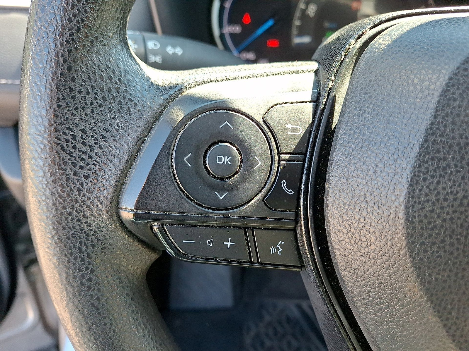 Used 2023 Toyota RAV4 XLE AWD/4WD image 17