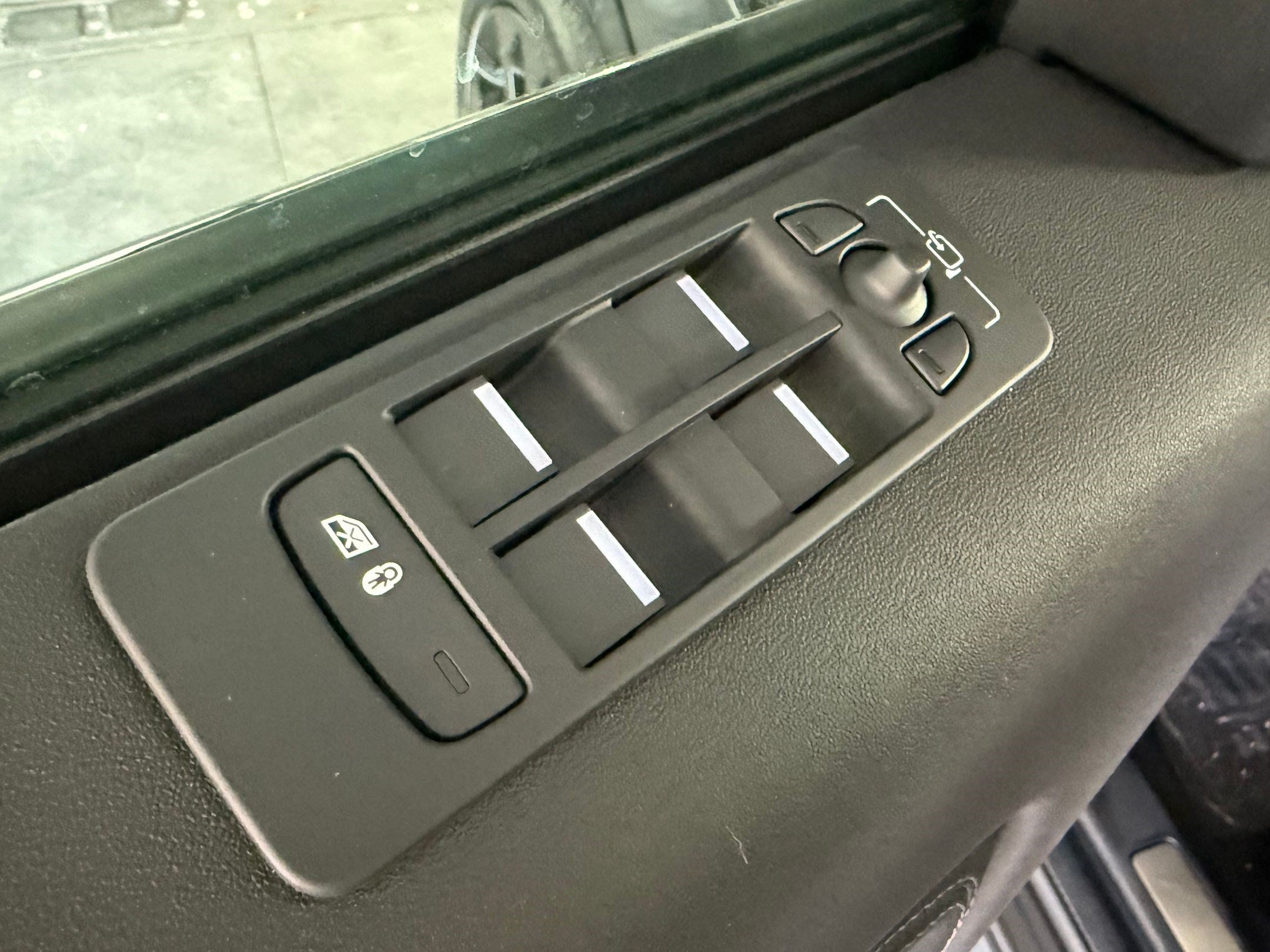 Used 2026 Land Rover Discovery Sport Landmark AWD/4WD image 12