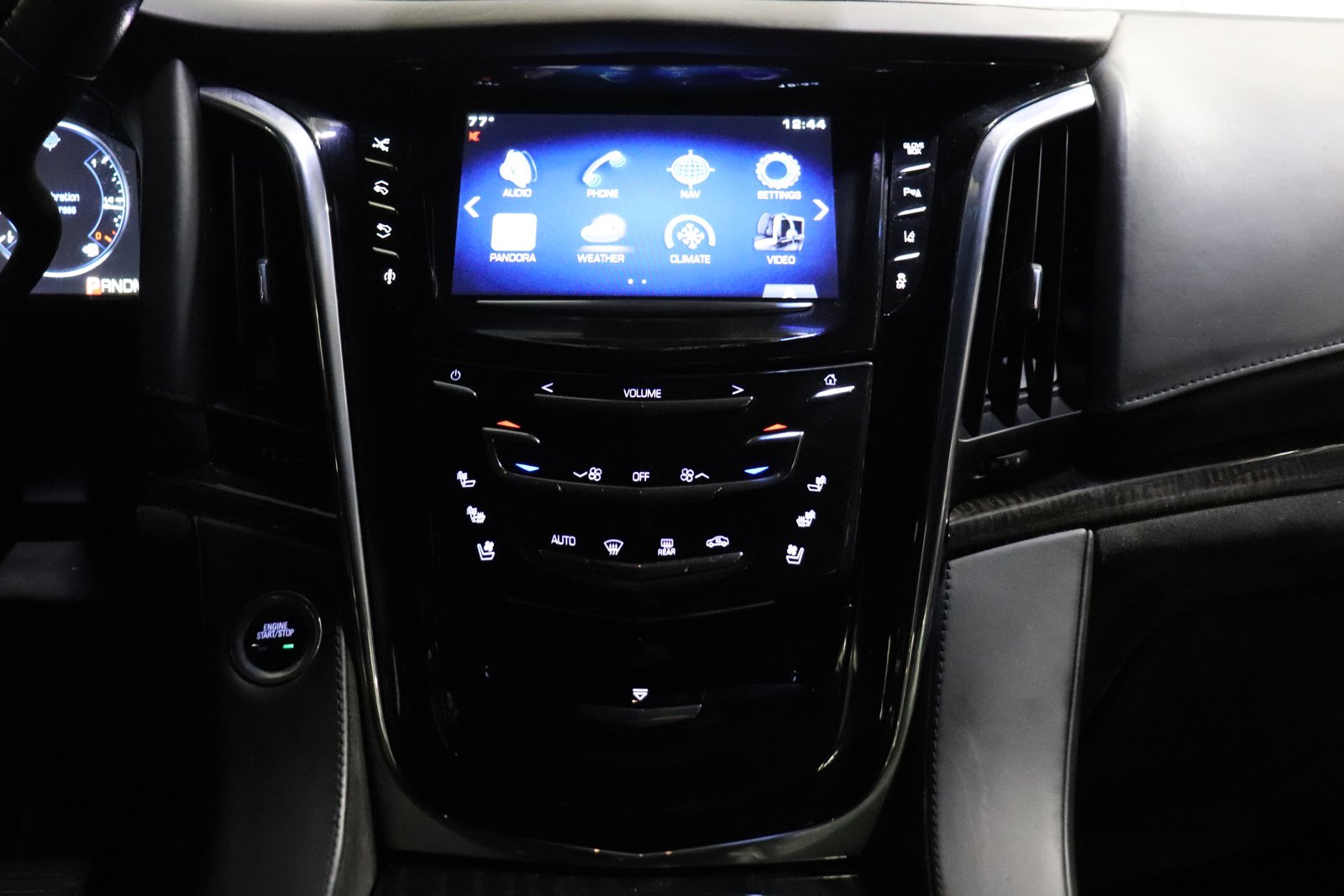 Used 2015 Cadillac Escalade Platinum image 32