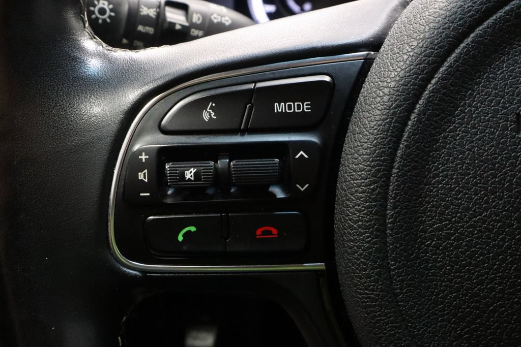 Used 2018 Kia Niro Touring FWD image 27