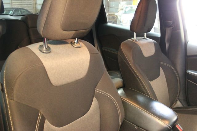Used 2014 Jeep Cherokee Altitude w/ Cold Weather Group image 11