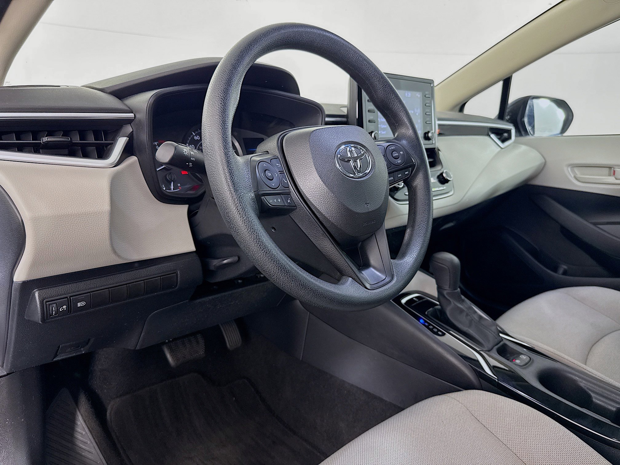 Used 2022 Toyota Corolla L FWD image 21
