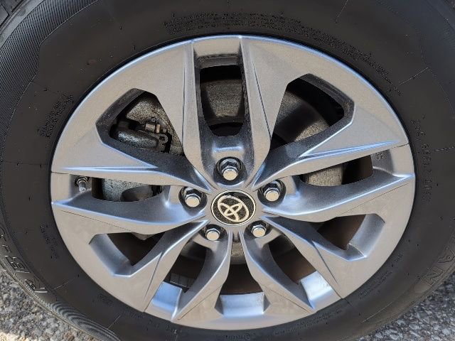 Used 2024 Toyota Sienna XLE image 23