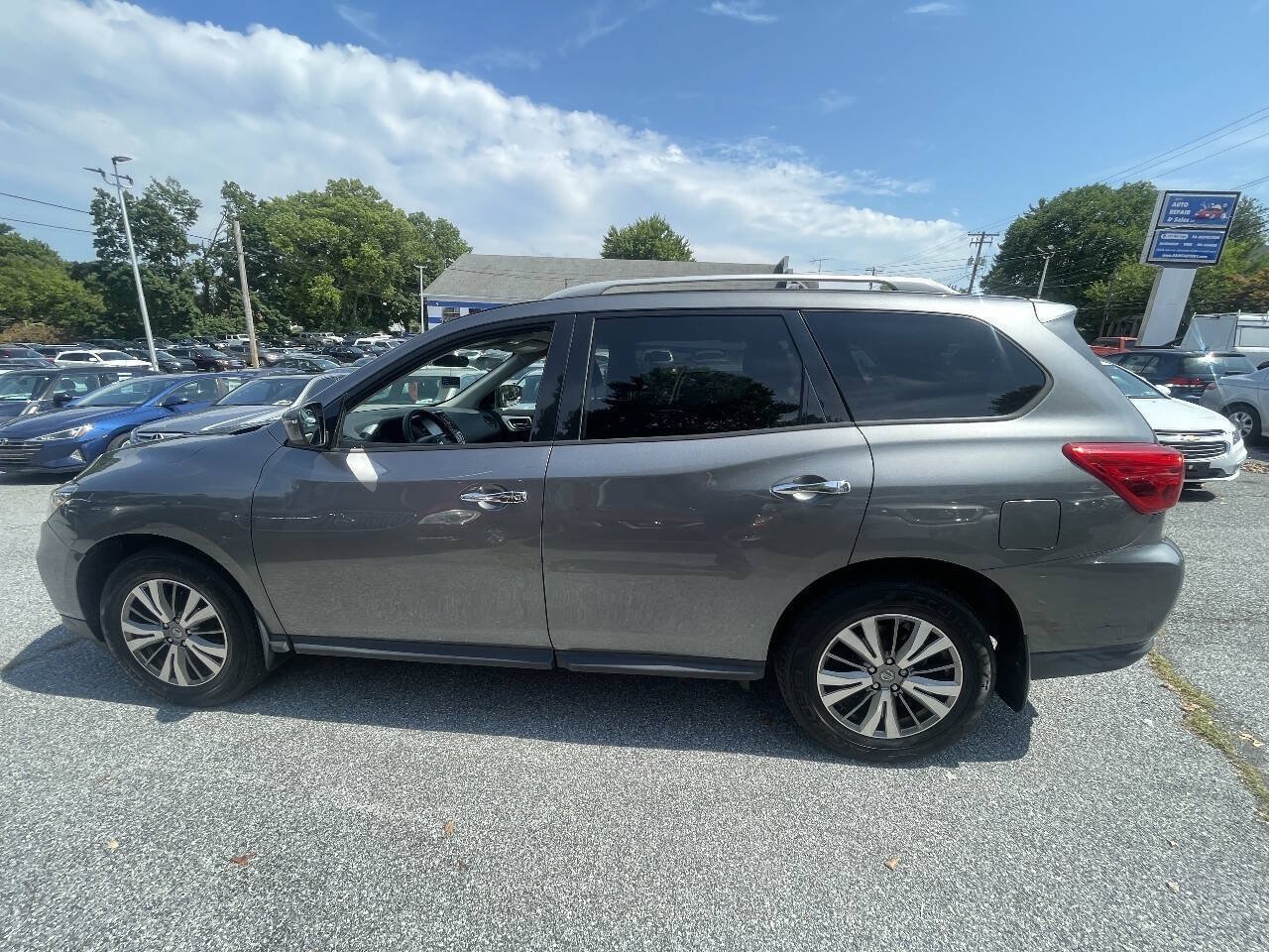 Used 2019 Nissan Pathfinder S AWD/4WD image 9