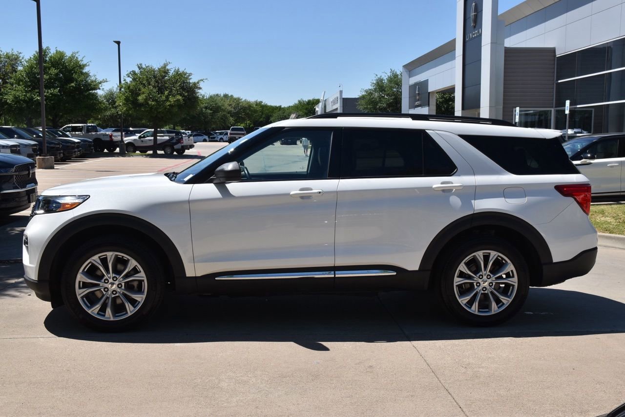Used 2023 Ford Explorer XLT w/ Equipment Group 202A AWD/4WD image 12