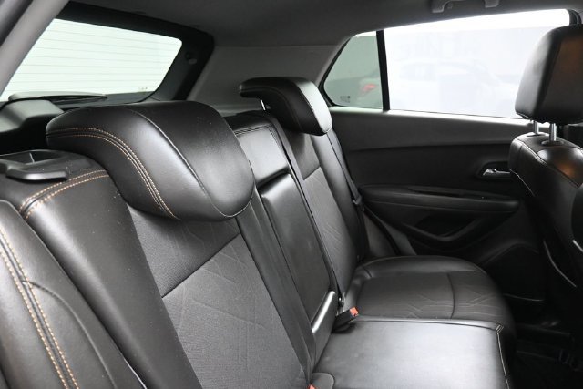 Used 2017 Chevrolet Trax LT w/ LT Convenience Package FWD image 28