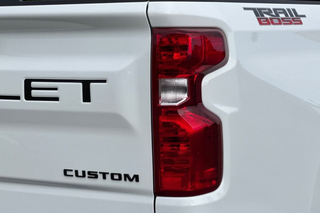 New 2026 Chevrolet Silverado 1500 Custom Trail Boss w/ Turbomax Blackout Package AWD/4WD image 25