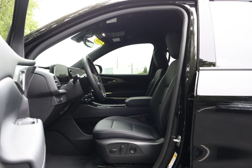 Used 2026 Chevrolet Traverse LT w/ Driver Confidence Package AWD/4WD image 33