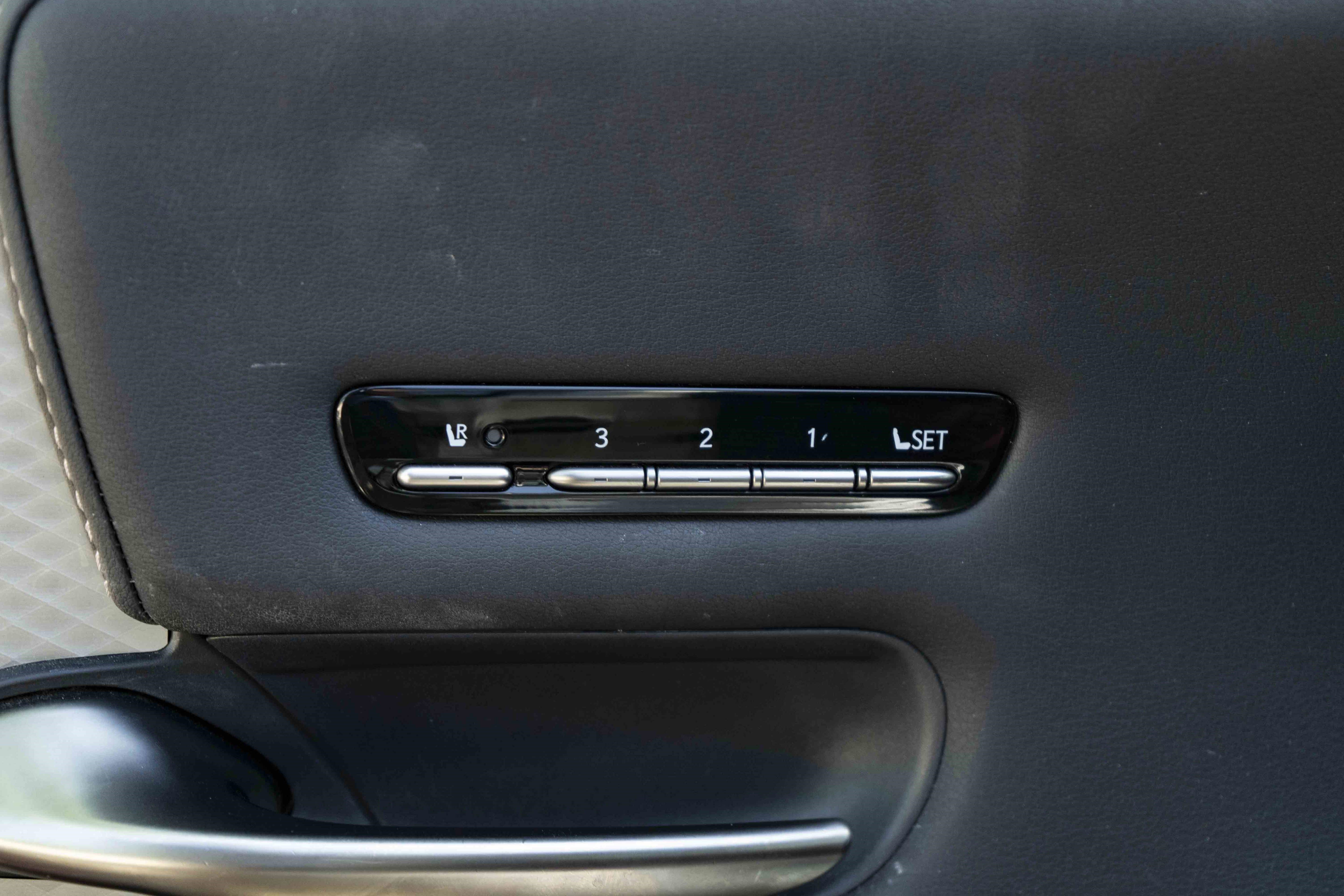 Used 2019 Lexus LS 500 F Sport w/ Accessory Package (Z2) AWD/4WD image 40