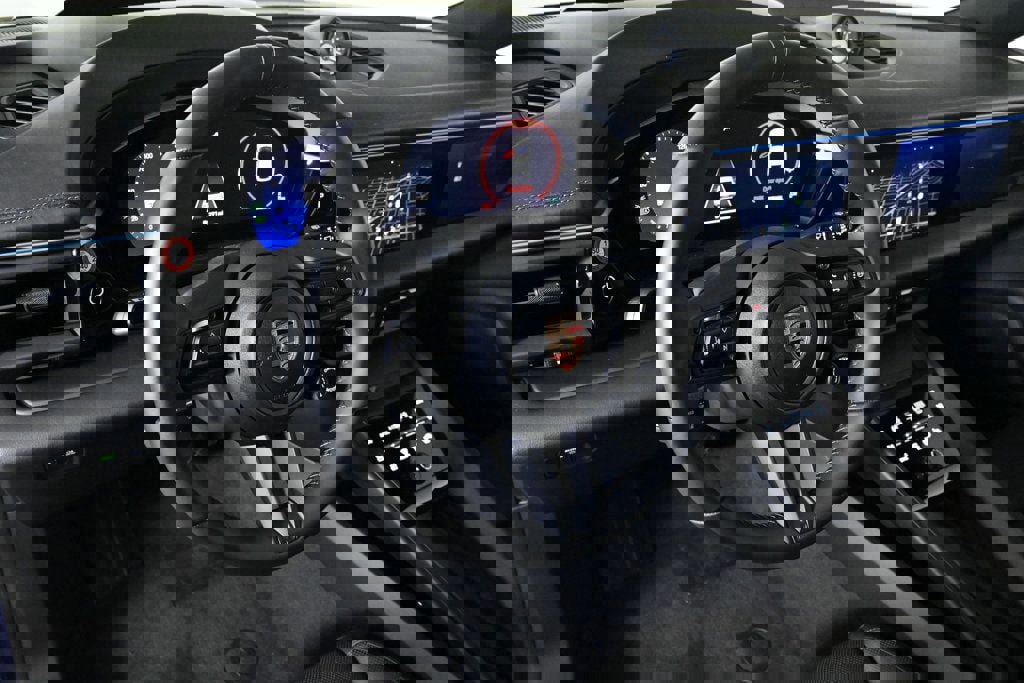 Certified 2025 Porsche Macan Electric image 4