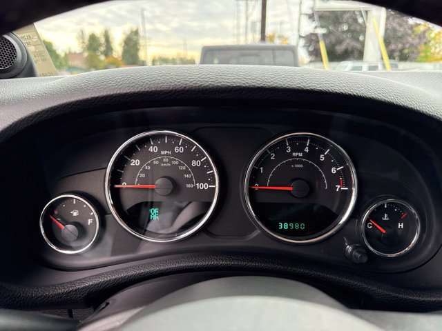 Used 2014 Jeep Wrangler Unlimited Sahara w/ Connectivity Group AWD/4WD image 12