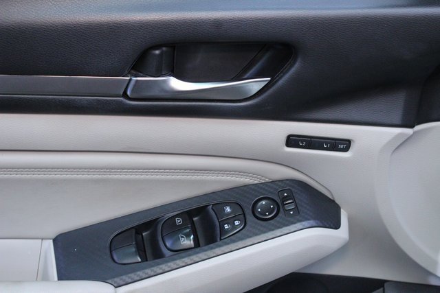 Used 2019 Nissan Altima 2.5 Platinum image 16
