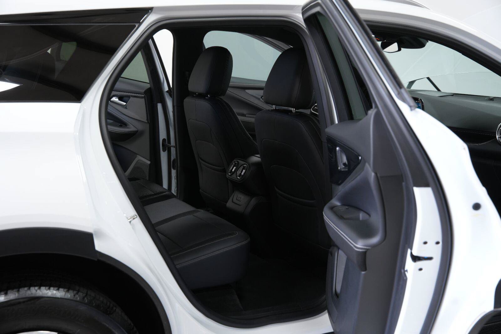 Certified 2024 Chevrolet Blazer EV LT AWD/4WD image 14