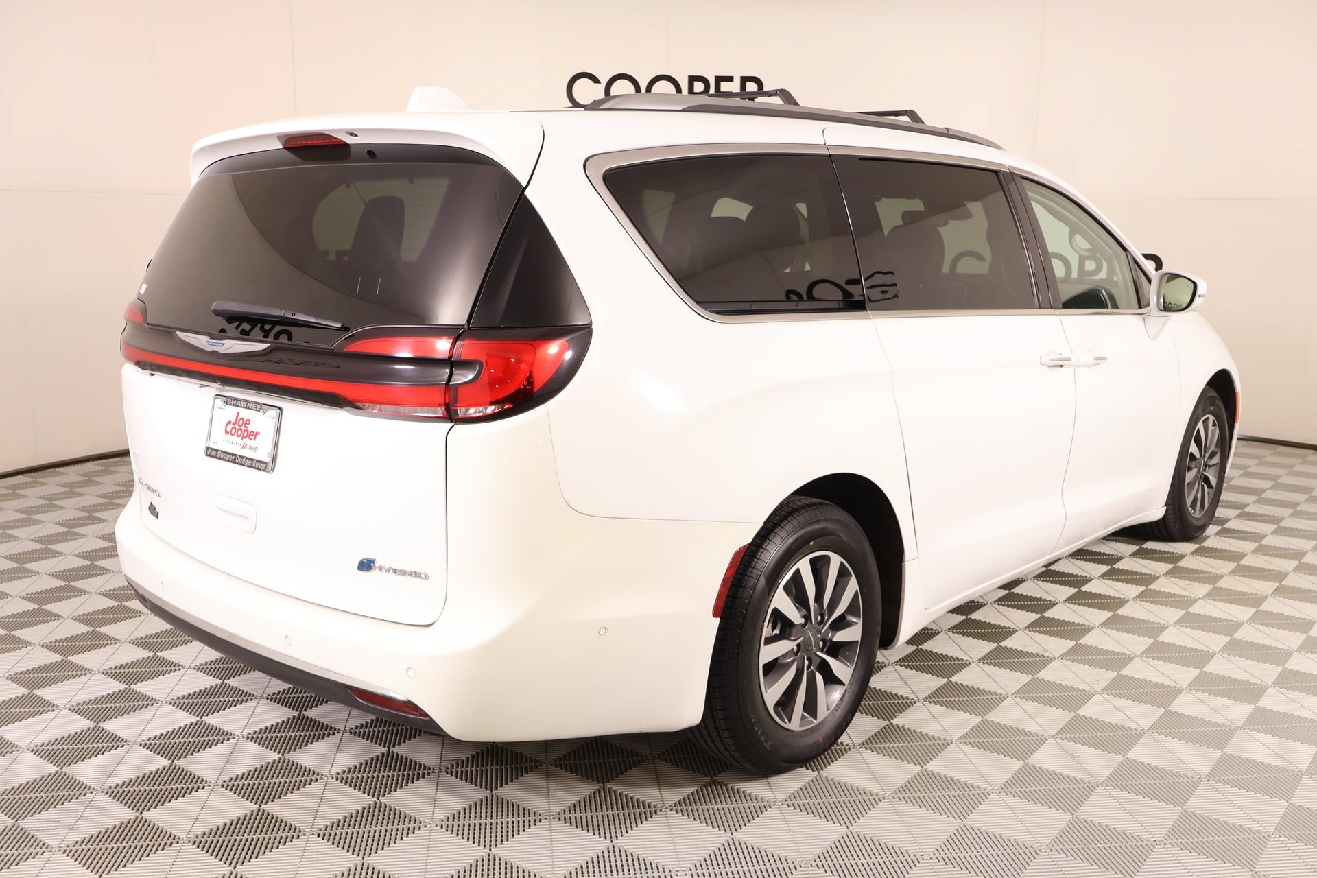 Used 2021 Chrysler Pacifica Touring-L FWD image 22