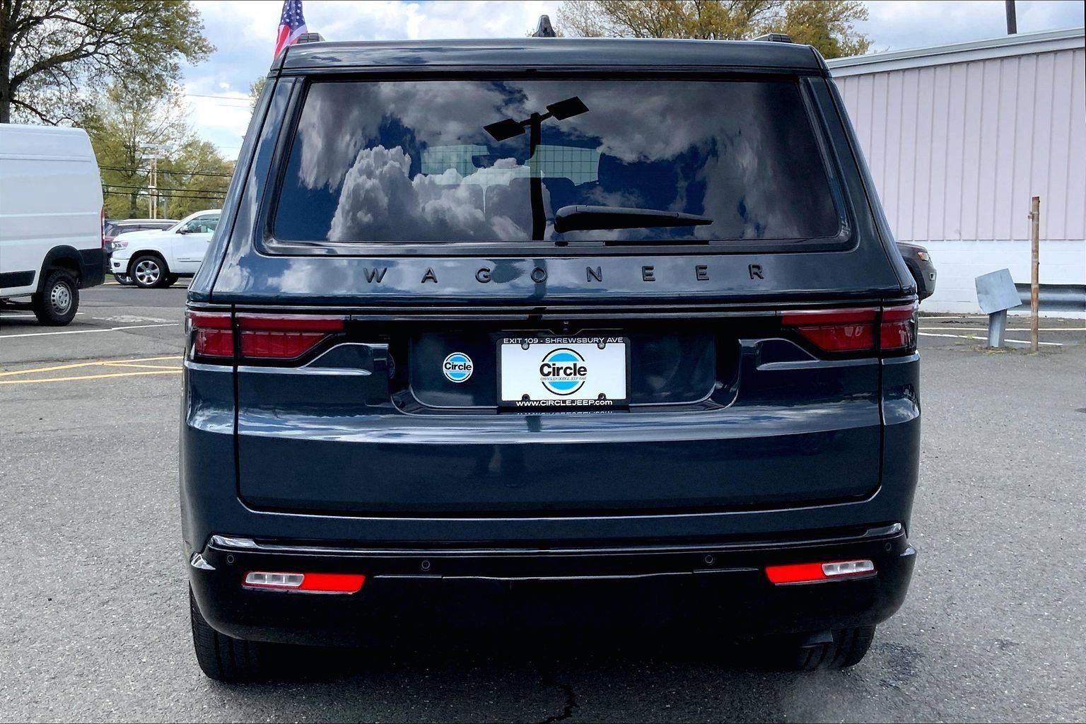 Certified 2024 Jeep Wagoneer Series II AWD/4WD image 4