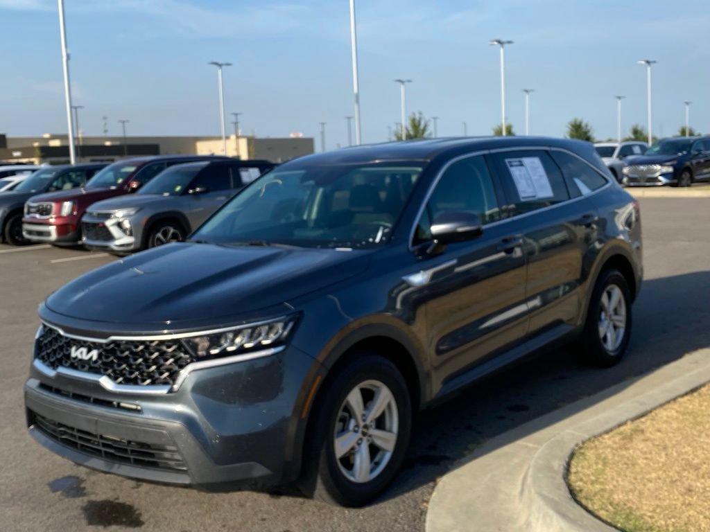 Certified 2023 Kia Sorento LX FWD image 3