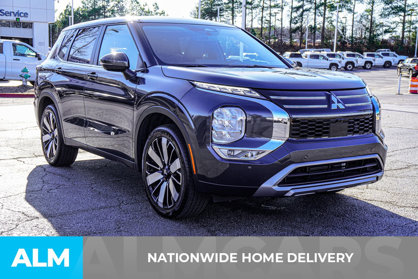 Used 2025 Mitsubishi Outlander SE image 6