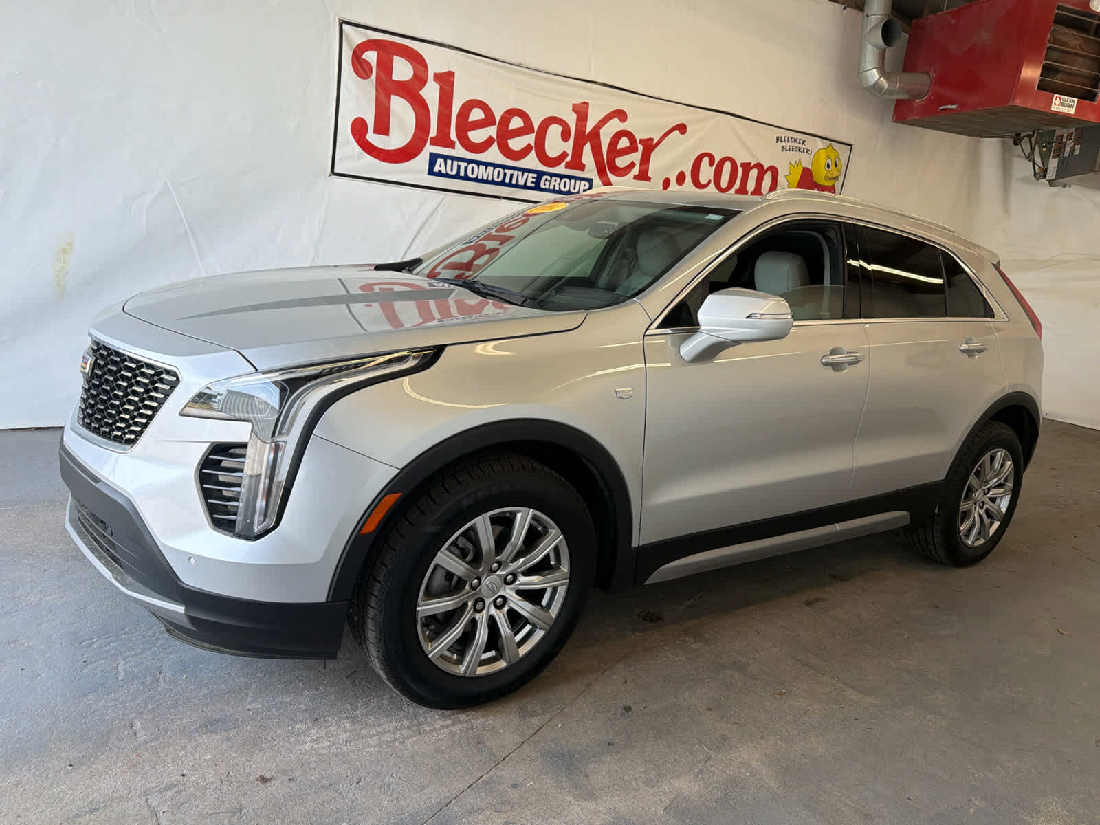 Used 2021 Cadillac XT4 Premium Luxury FWD image 2