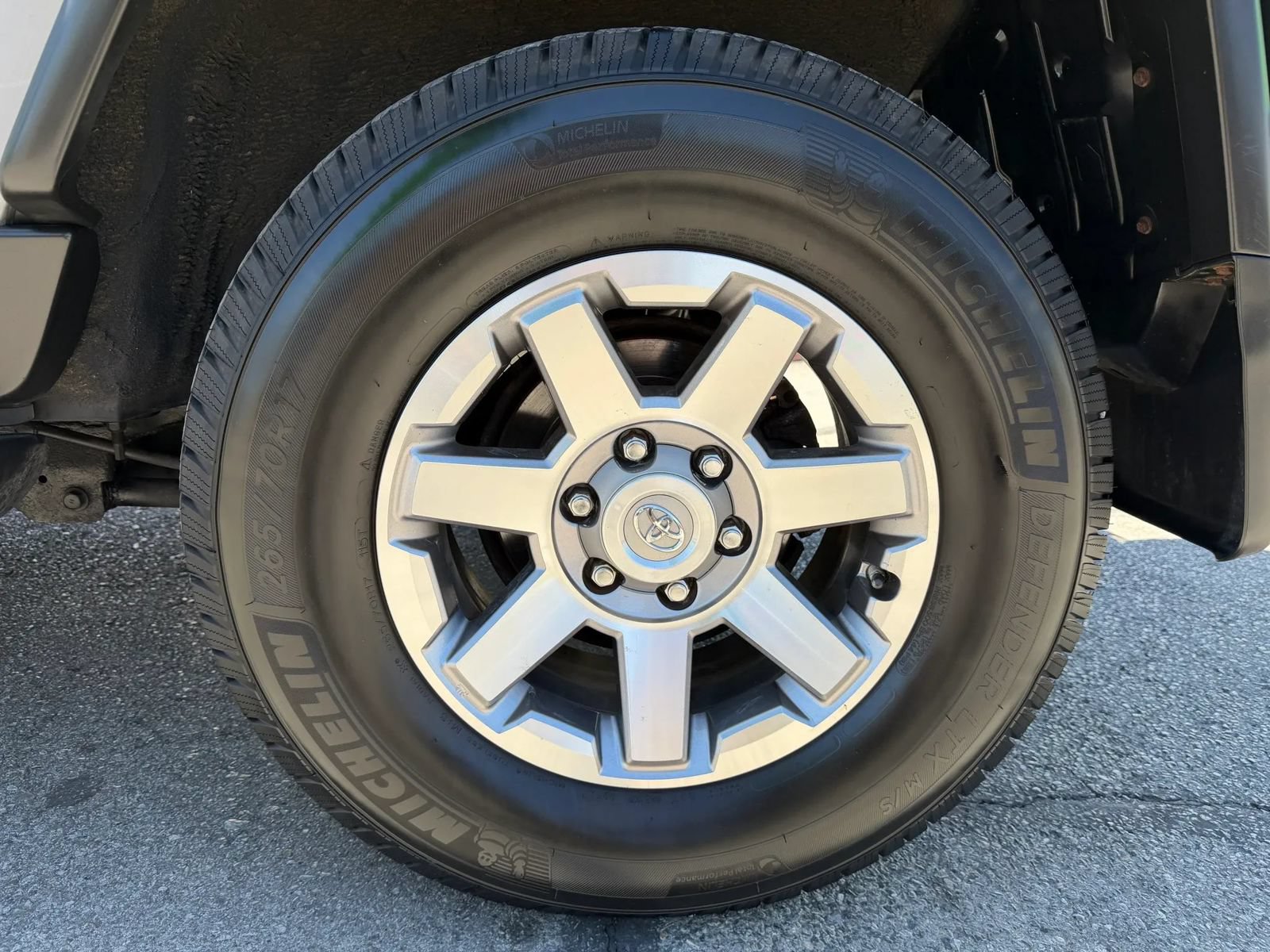 Used 2014 Toyota FJ Cruiser 4WD w/ Upgrade Package image 9