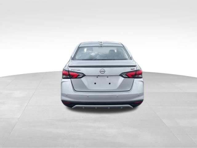 Used 2024 Nissan Versa SR image 3