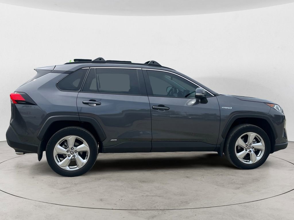 Used 2021 Toyota RAV4 XLE Premium image 5