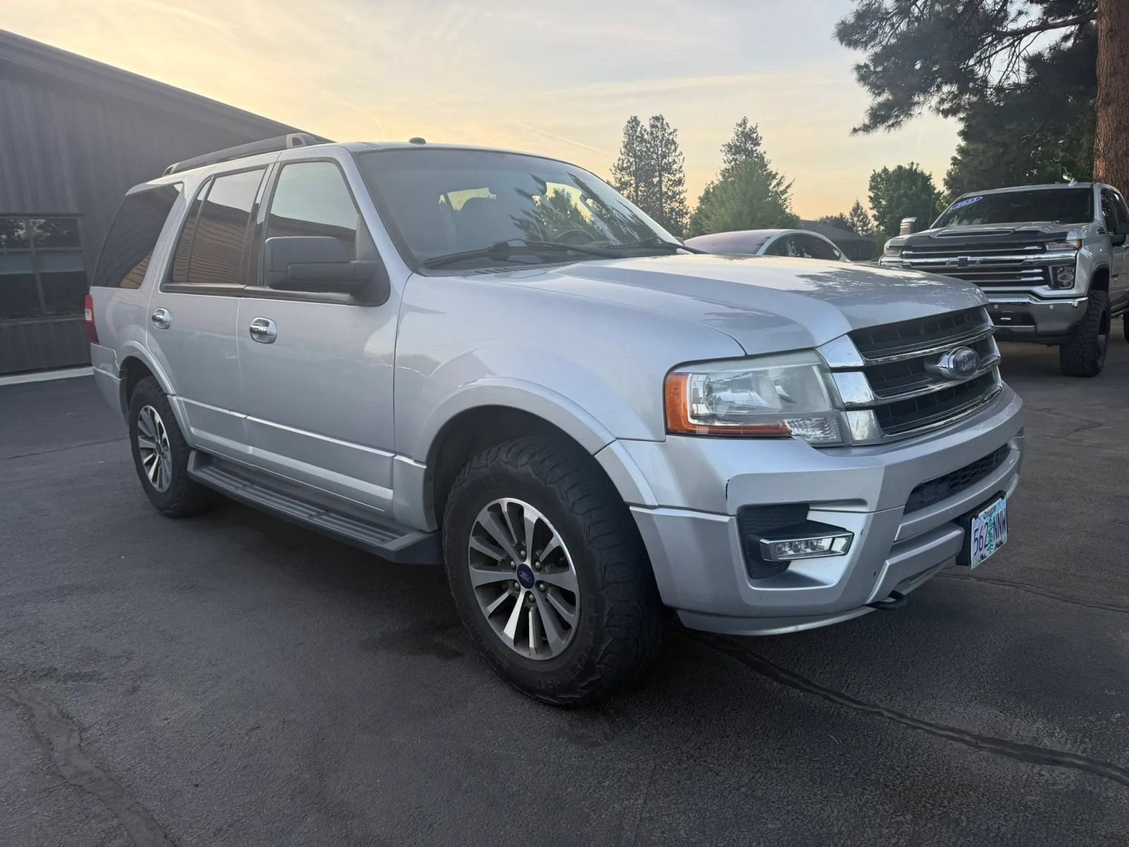 Used 2016 Ford Expedition XLT w/ Equipment Group 202A AWD/4WD image 4