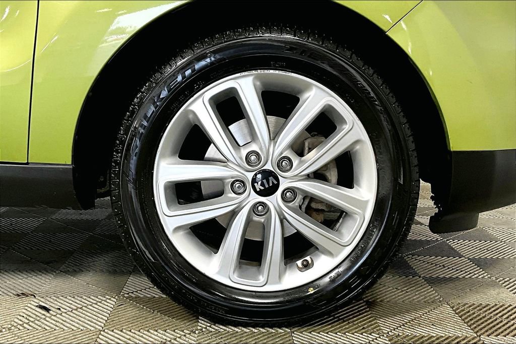 Used 2017 Kia Soul + image 8