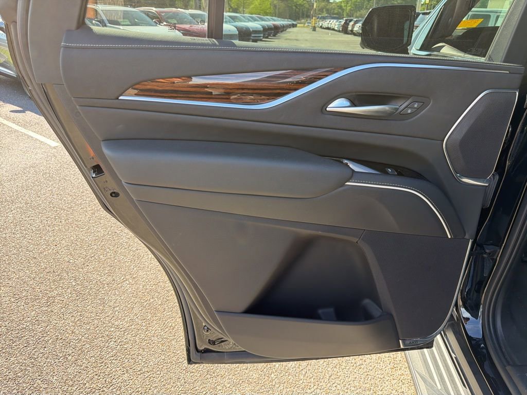 Used 2022 Cadillac Escalade Luxury image 15