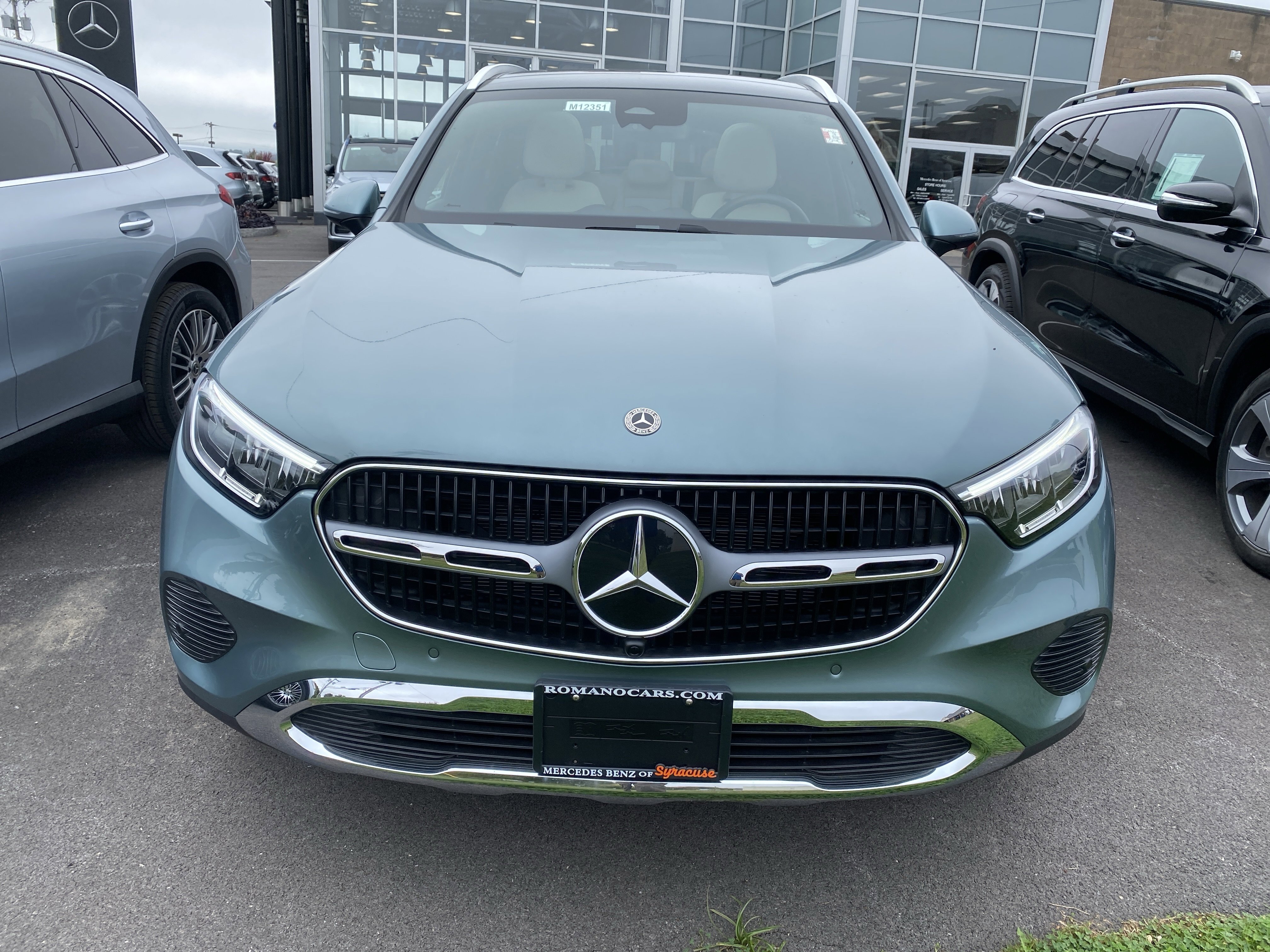 Used 2025 Mercedes-Benz GLC 300 4MATIC image 3