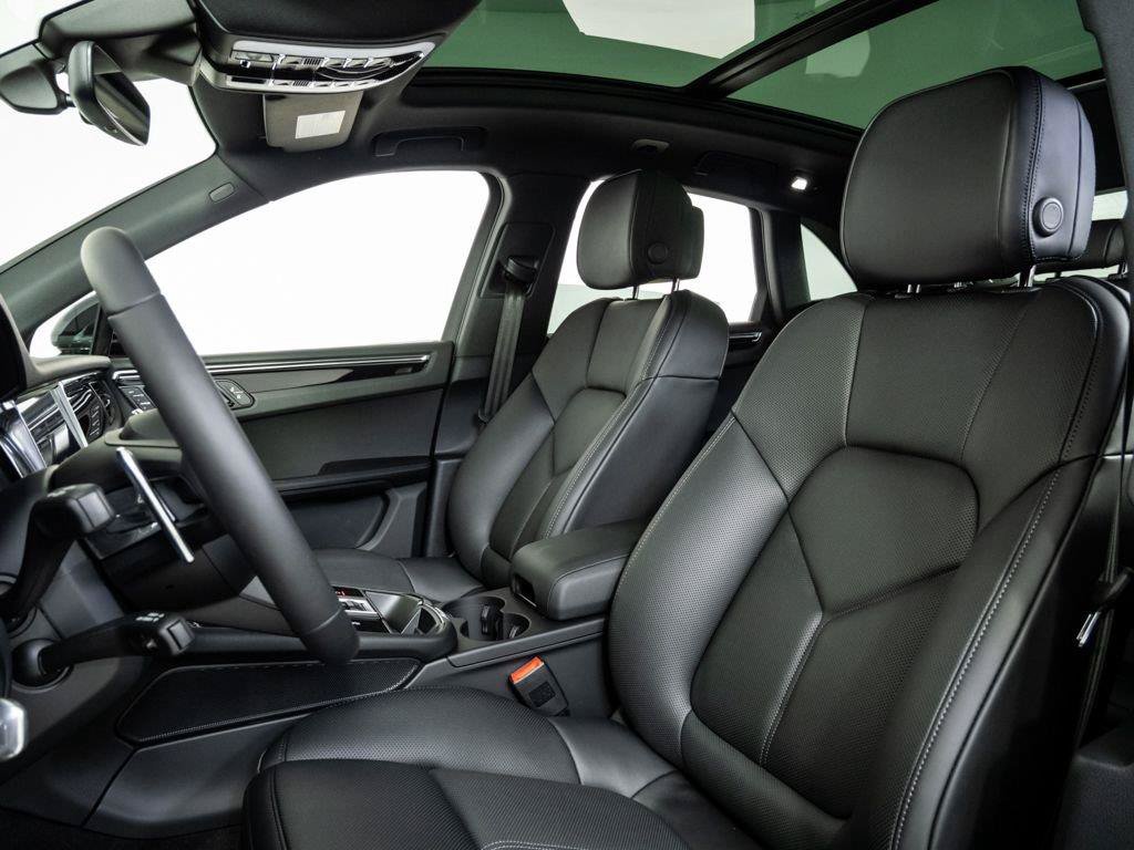 New 2026 Porsche Macan AWD/4WD image 5