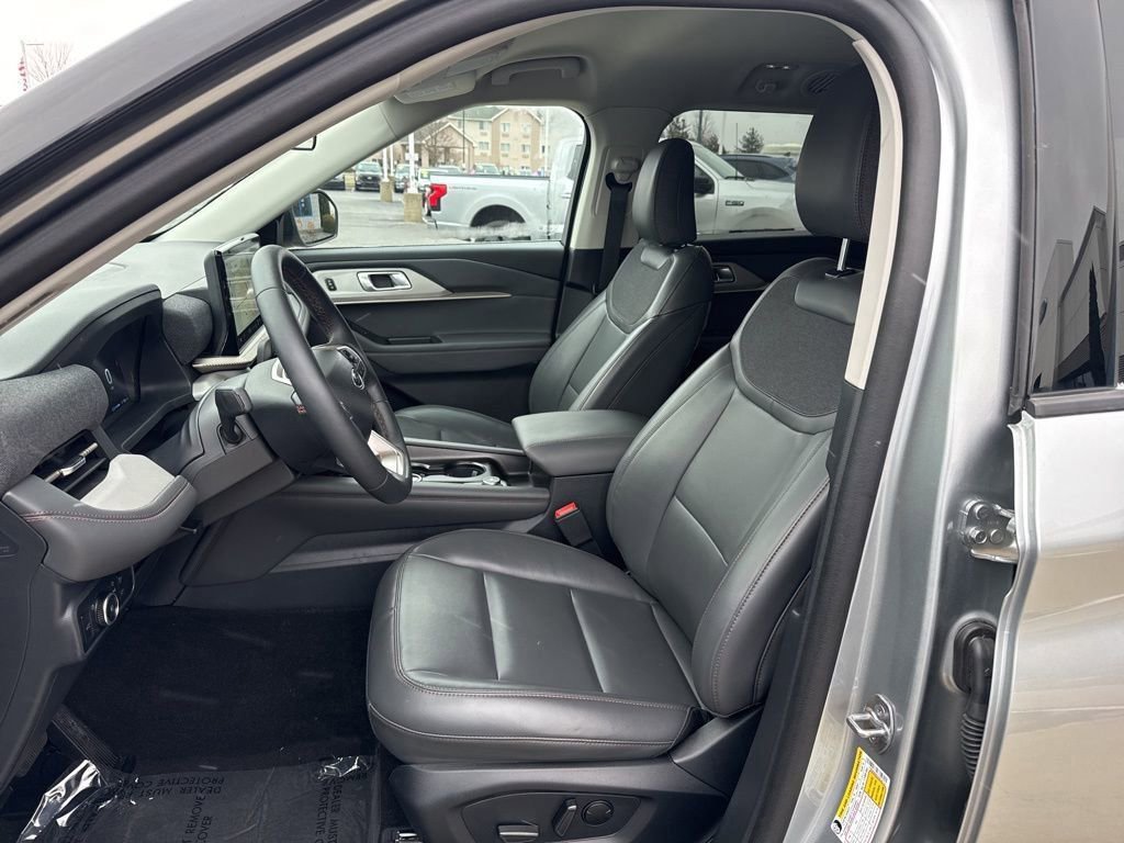 New 2025 Ford Explorer Active w/ Active Comfort Package image 10