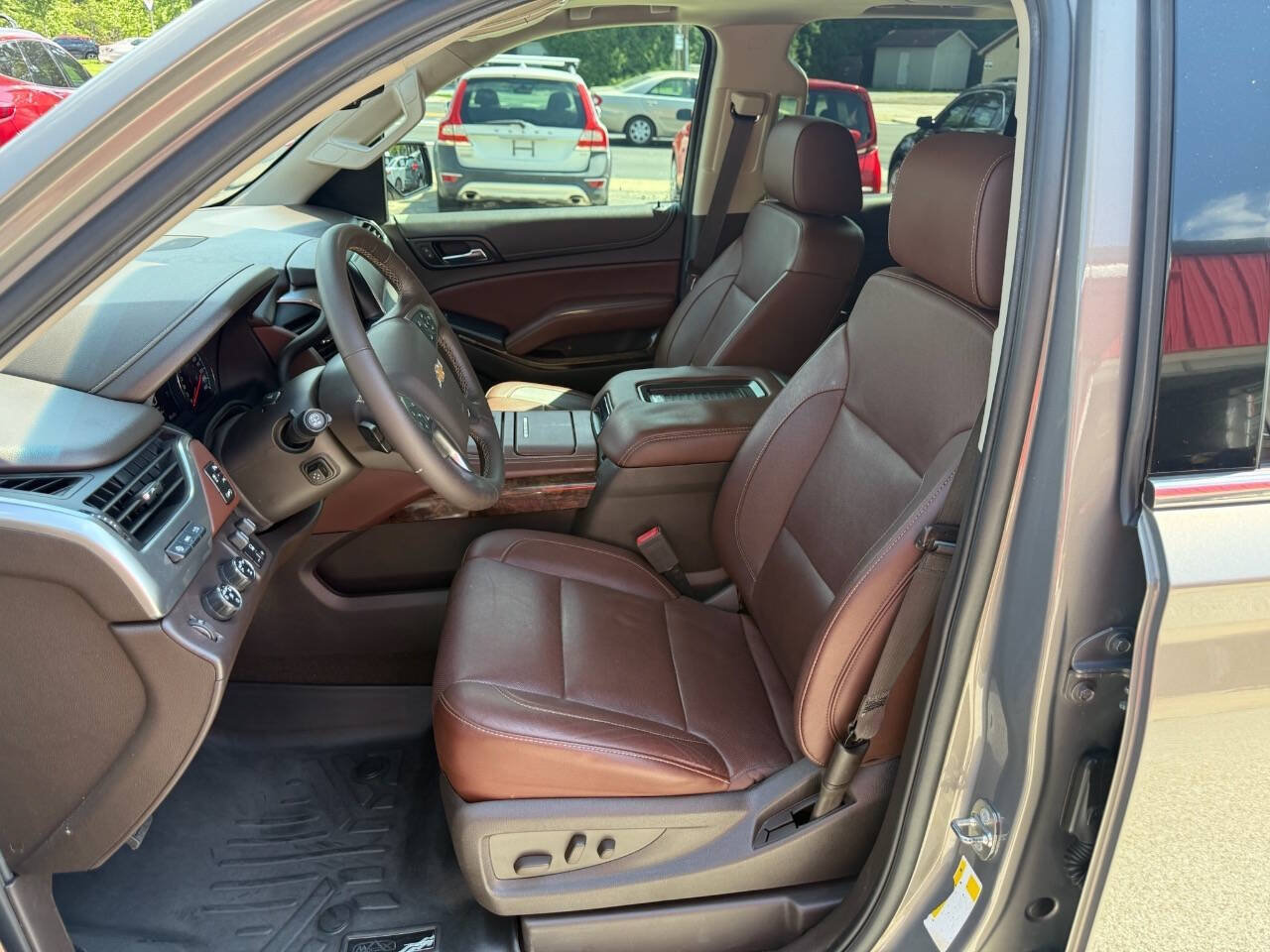 Used 2017 Chevrolet Suburban Premier AWD/4WD image 4