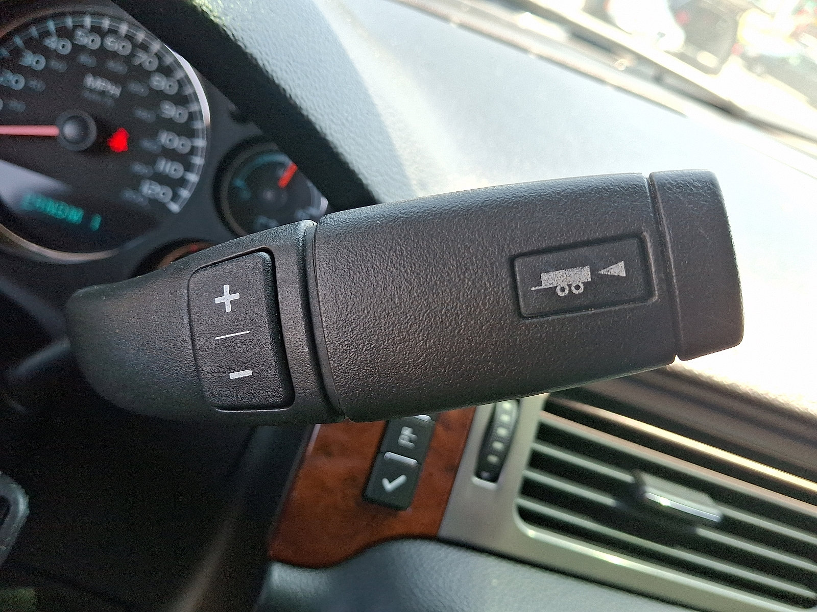 Used 2011 Chevrolet Suburban 2500 LT w/ Snow Plow Prep Package image 16