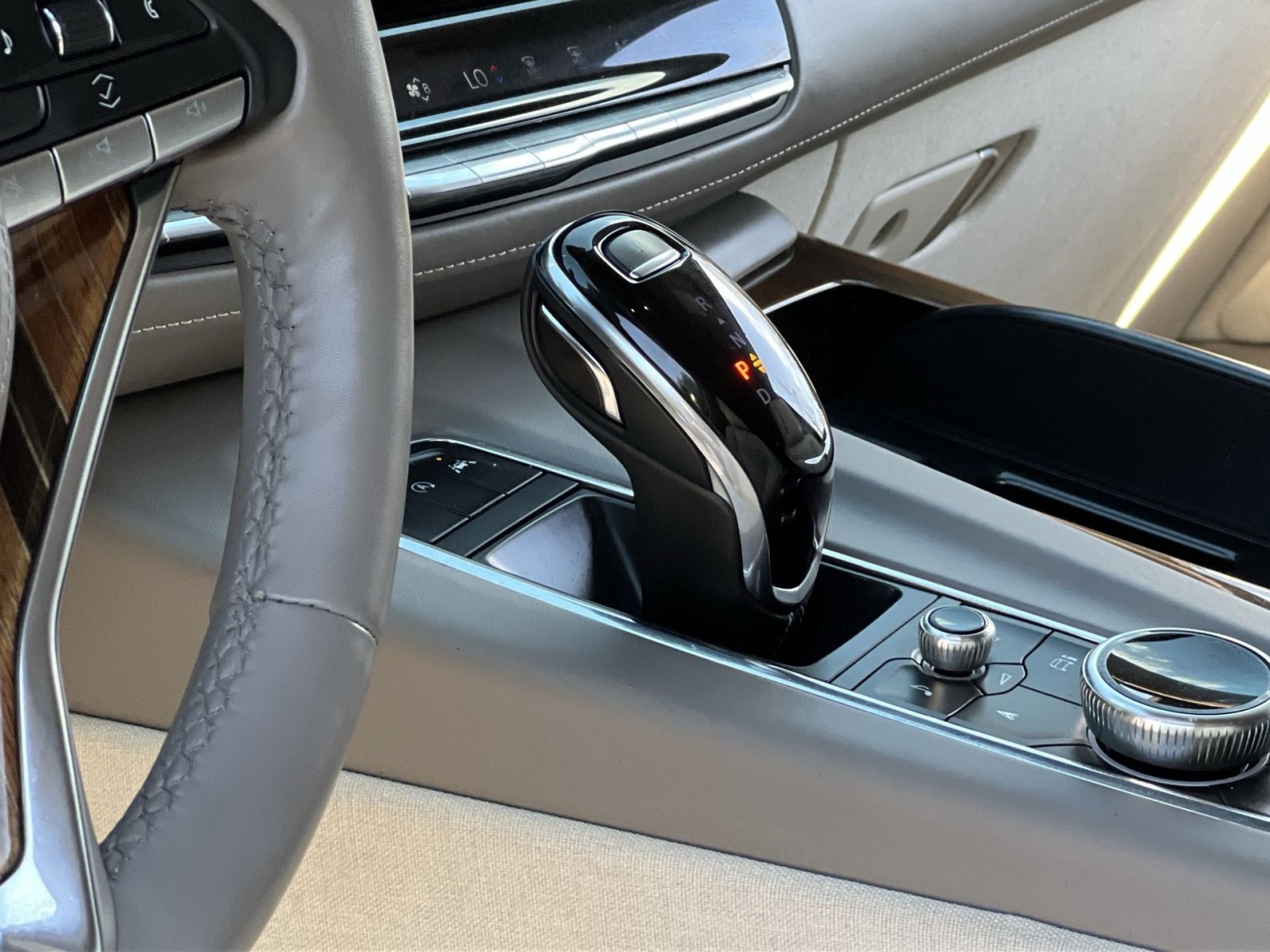 Used 2024 Cadillac Escalade Sport Platinum w/ LPO, Floor Liner Package AWD/4WD image 26