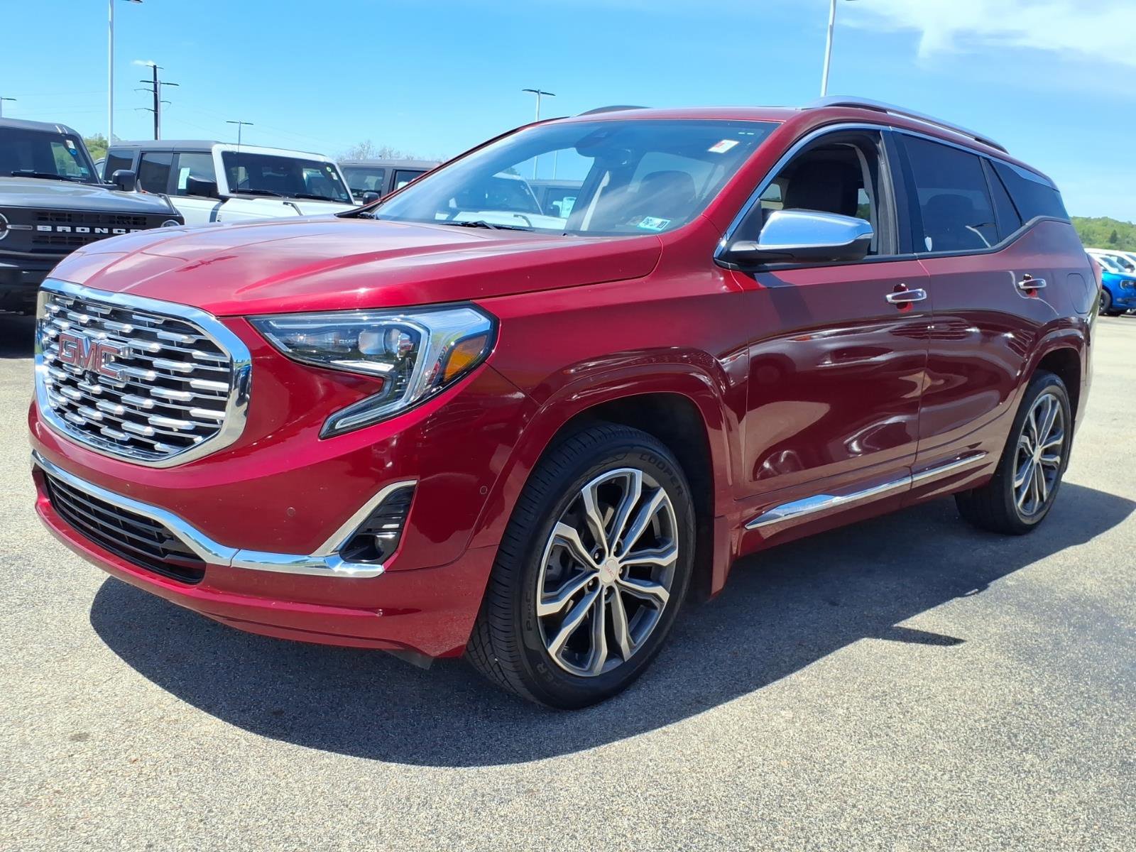 Used 2019 GMC Terrain Denali w/ Advanced Safety Package AWD/4WD image 3