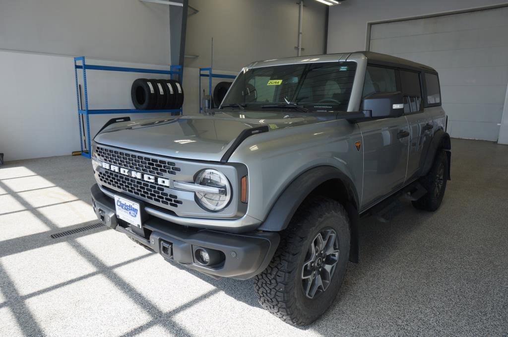Used 2023 Ford Bronco Badlands image 4