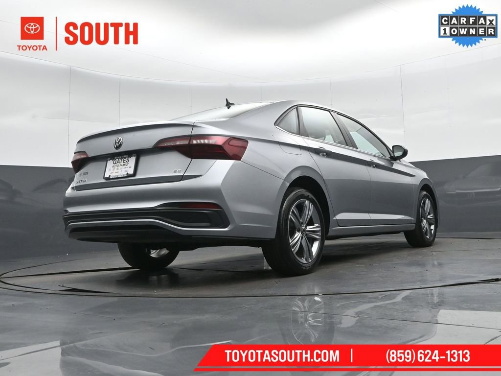 Used 2024 Volkswagen Jetta SE image 38