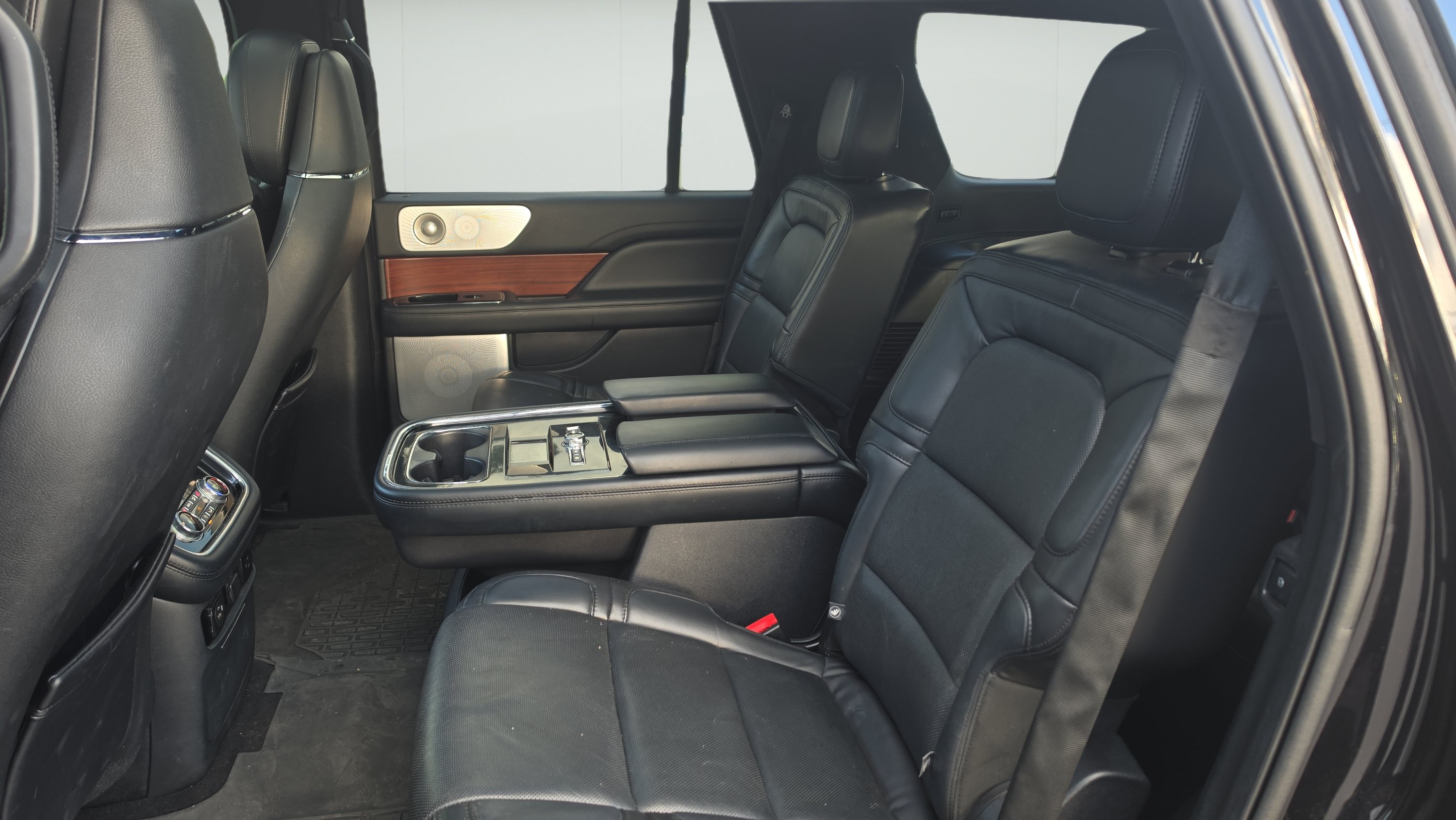Used 2021 Lincoln Navigator Reserve w/ Luxury Package RWD image 21