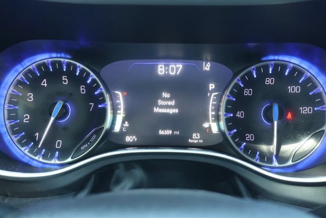 Used 2024 Chrysler Pacifica Touring-L FWD image 8