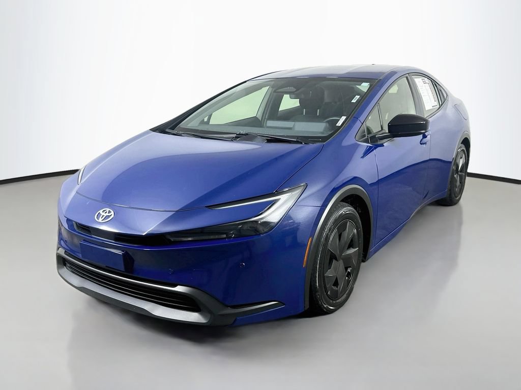Used 2023 Toyota Prius LE FWD image 3