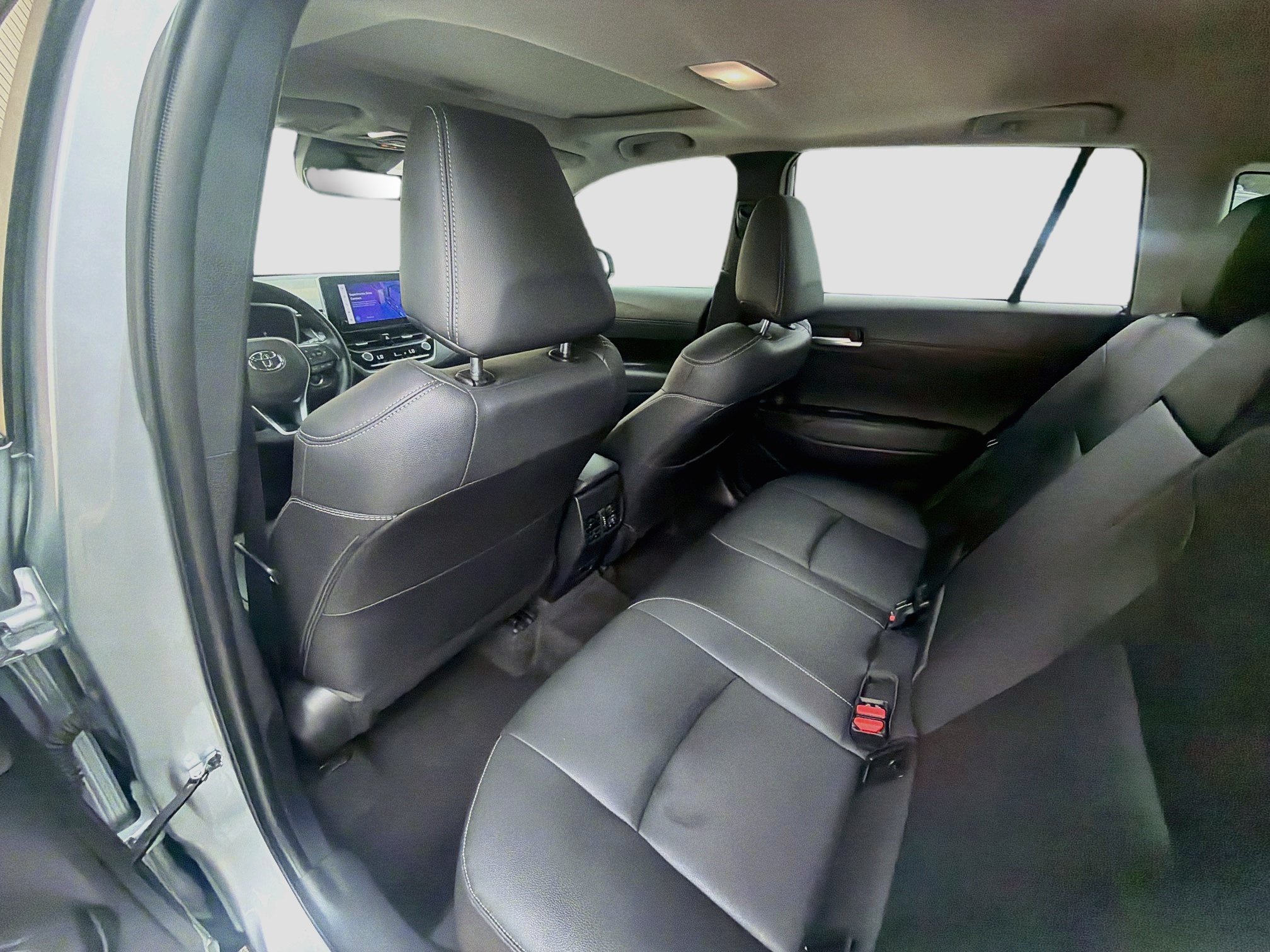 Used 2023 Toyota Corolla Cross XLE w/ Convenience Package FWD image 23