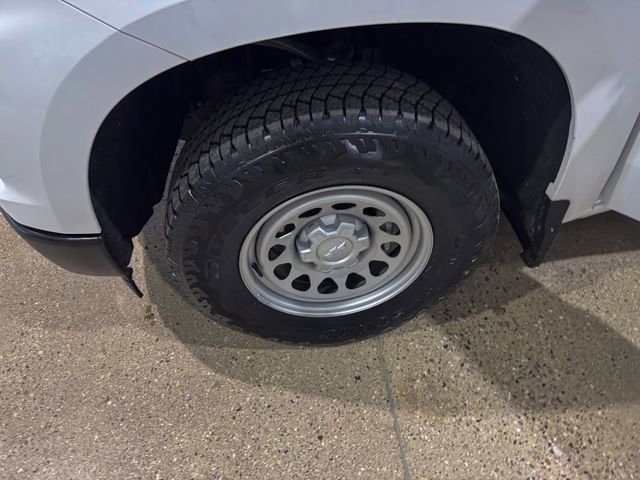 Used 2025 Chevrolet Silverado 1500 W/T AWD/4WD image 30