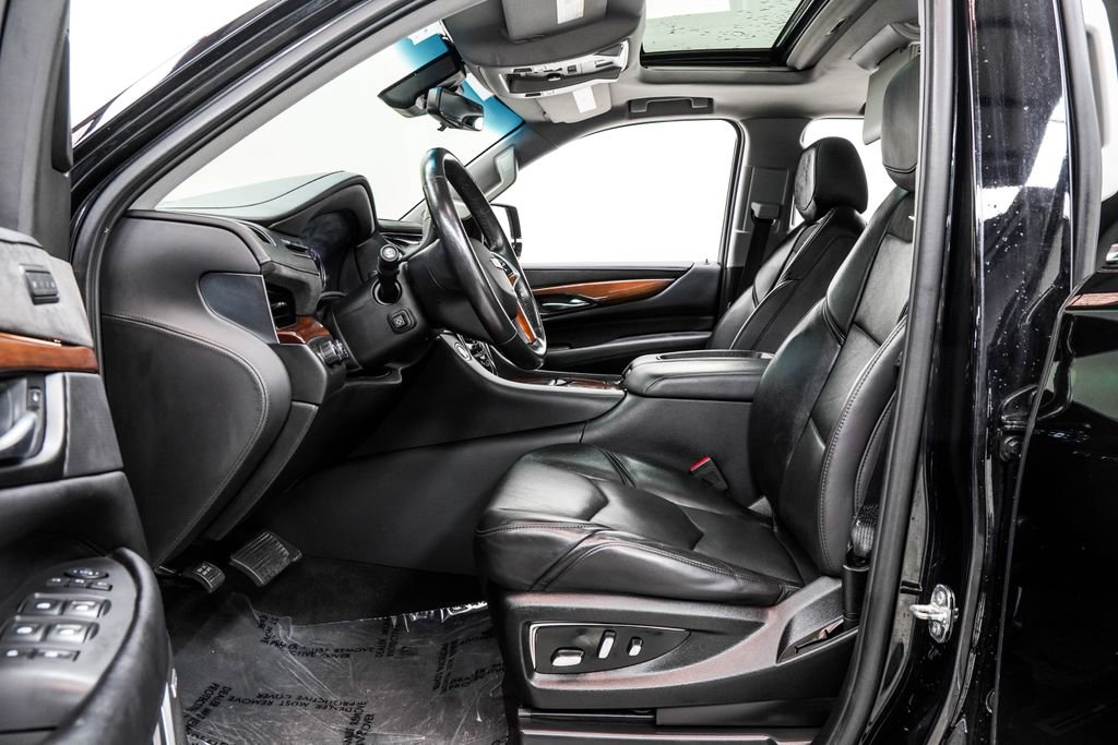 Used 2020 Cadillac Escalade Luxury image 16