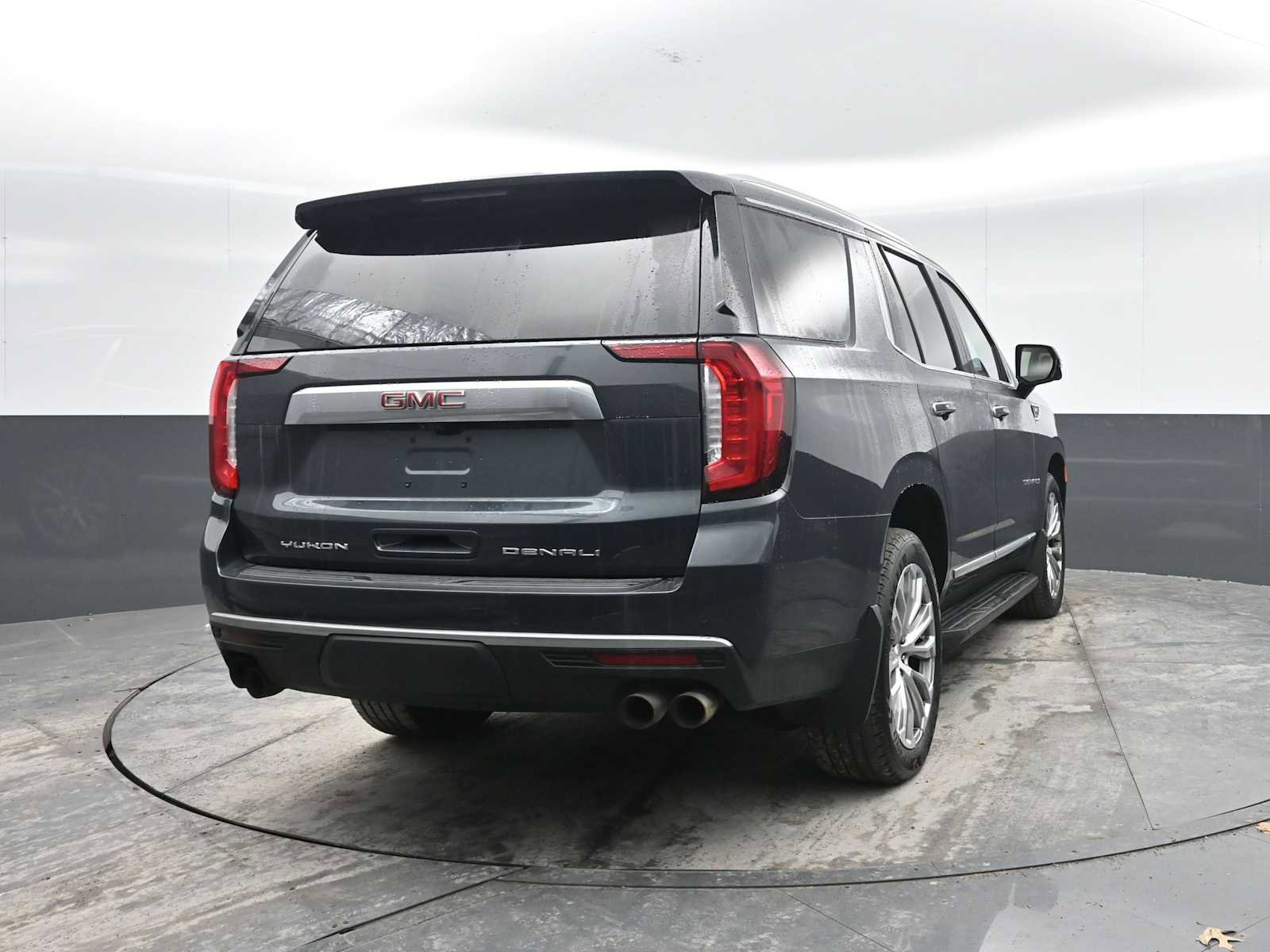 Used 2021 GMC Yukon Denali w/ Advanced Technology Package image 9