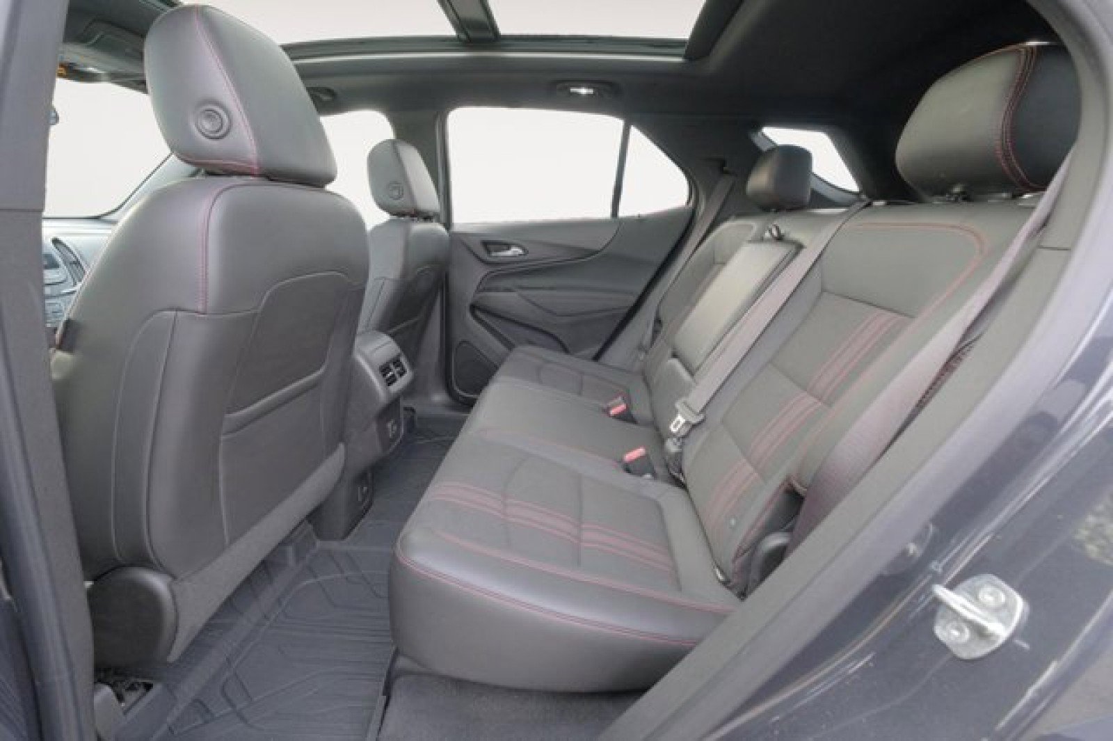 Used 2022 Chevrolet Equinox RS w/ Infotainment Package image 12