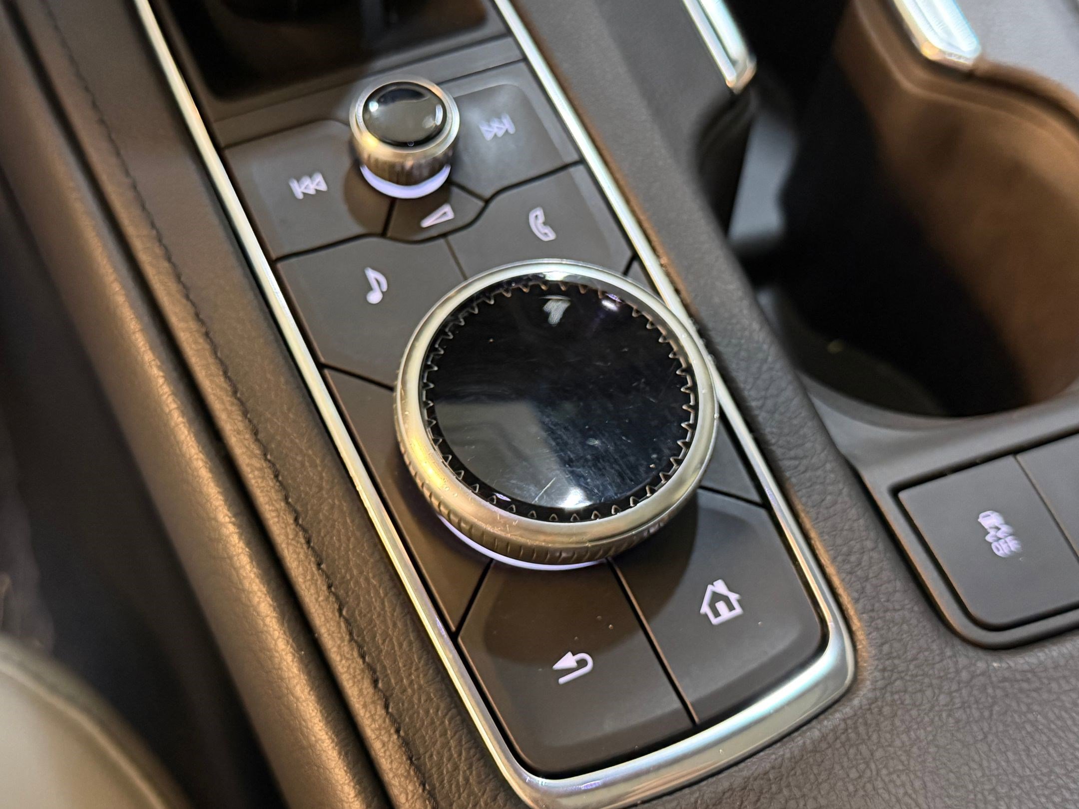 Used 2023 Cadillac XT4 Luxury FWD image 32