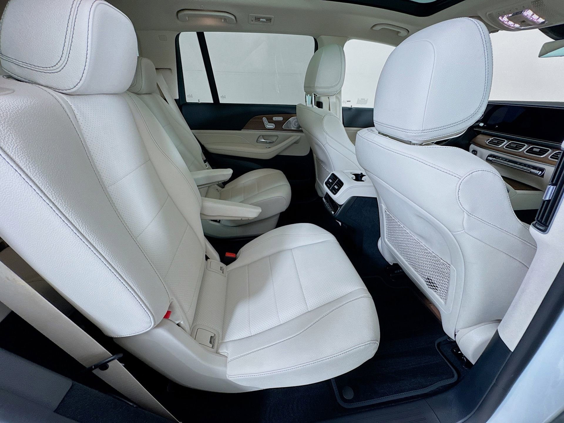 Certified 2026 Mercedes-Benz GLS 450 4MATIC image 31