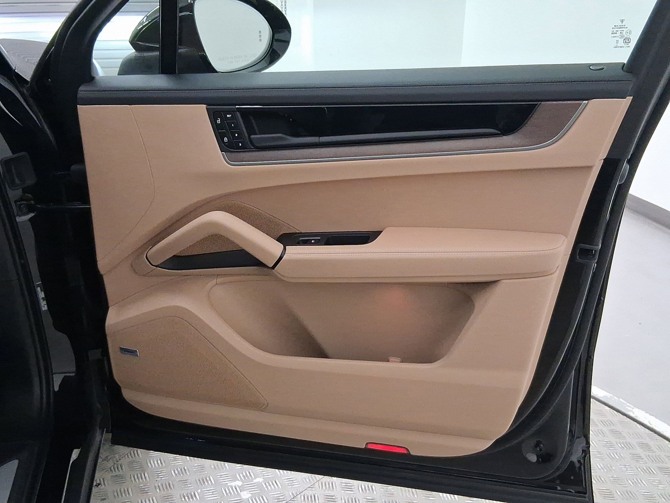 New 2025 Porsche Cayenne S image 33